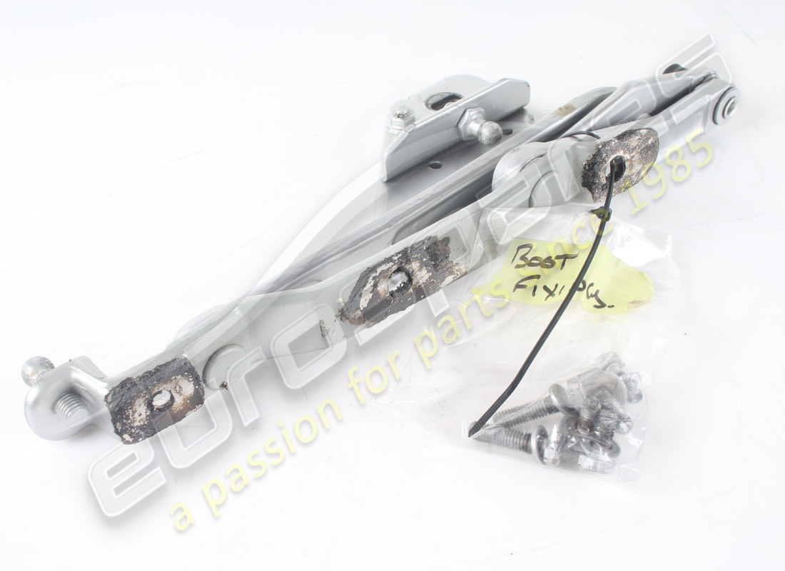 GEBRAUCHTES FERRARI LINKES DECKELSCHARNIER. TEILENUMMER 63143100 (1) gebrauchtes ferrari linkes deckelscharnier. teilenummer 63143100 (1)