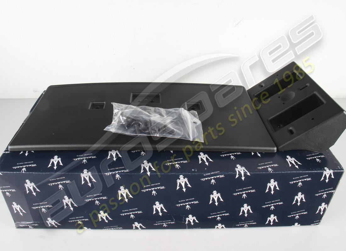 neuer maserati kennzeichenrahmen usa (ll0 ll4). teilenummer 670137715 (1)