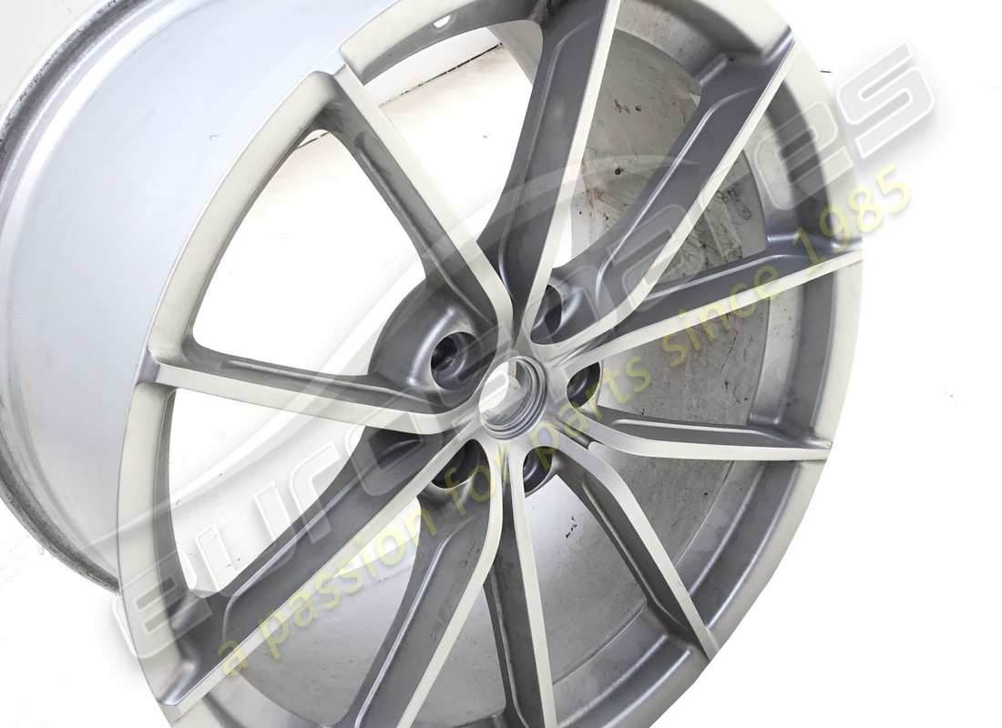 gebrauchtes ferrari hinterrad. teilenummer 819975 (2)