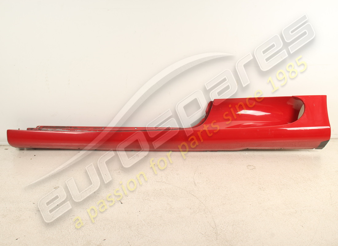 GEBRAUCHTE Ferrari UNTERTÜRVERKLEIDUNG LINKS . TEILENUMMER 66099510 (1)