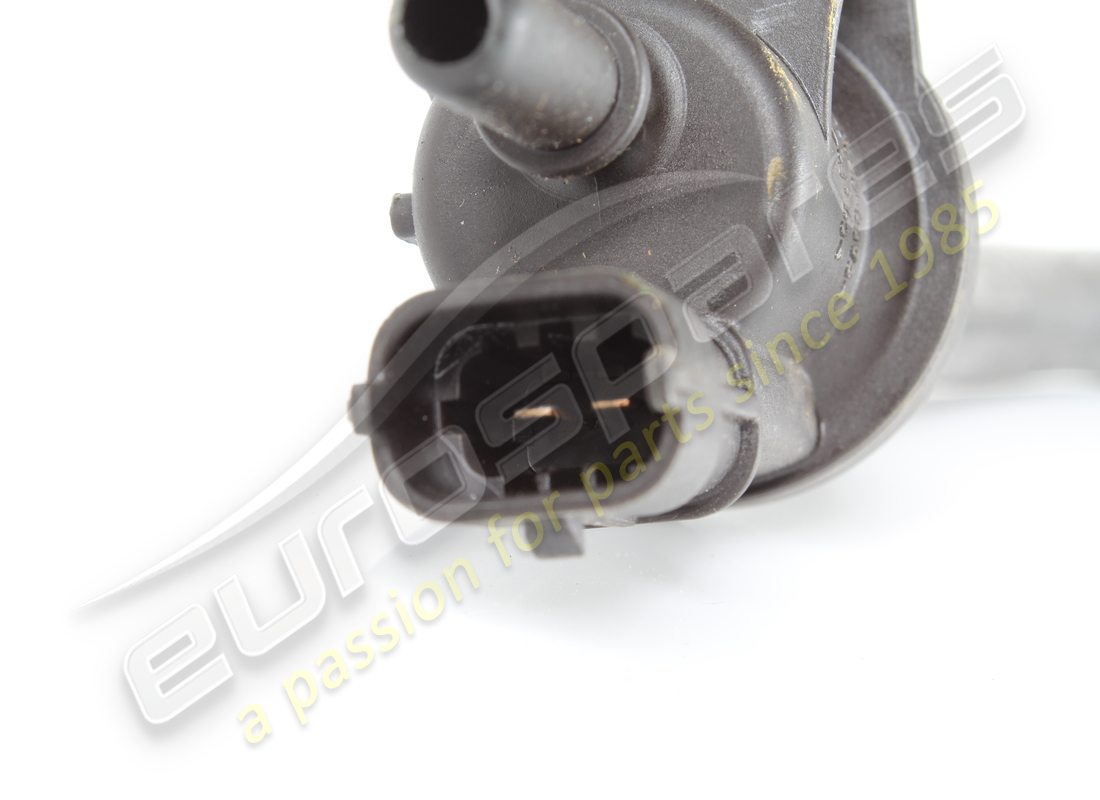 gebrauchtes ferrari rh spülventil-verbindungsrohr. teilenummer 304461 (3)