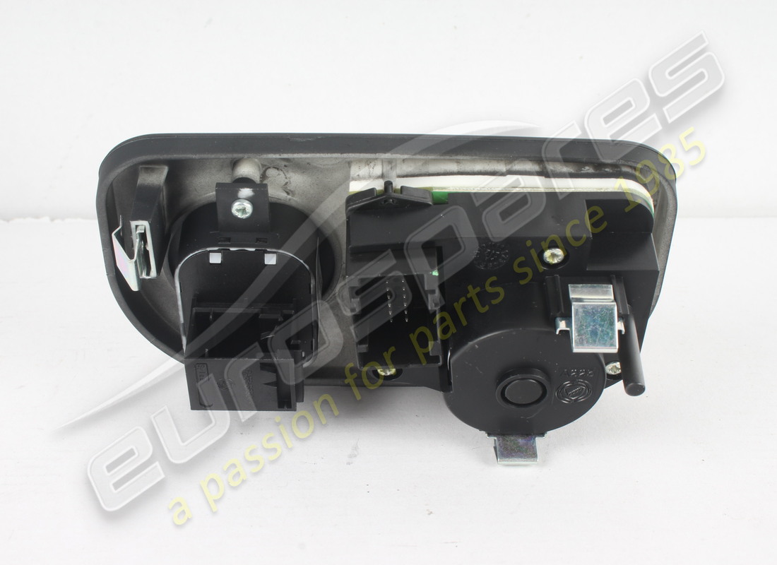 neues ferrari platte für lichter und rückfahrt. teilenummer 191966 (2)