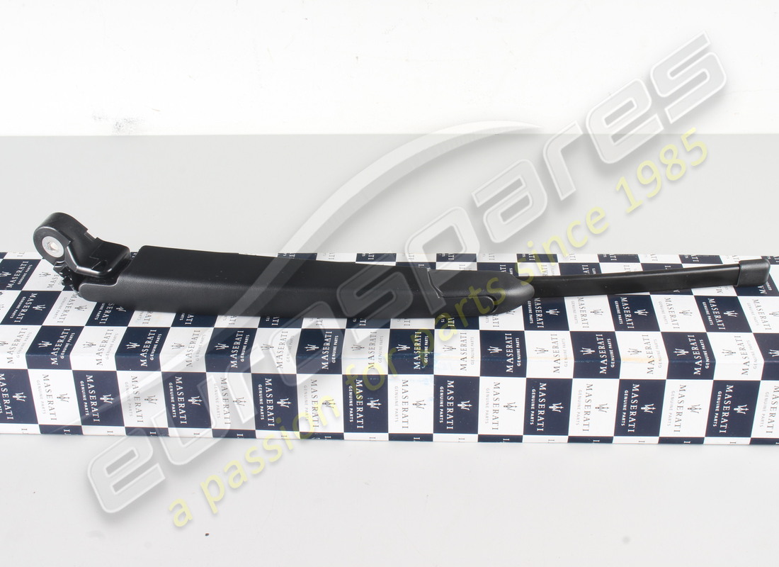 neu maserati heckscheibenwischerarm für heckklappe. teilenummer 670107927 (2)
