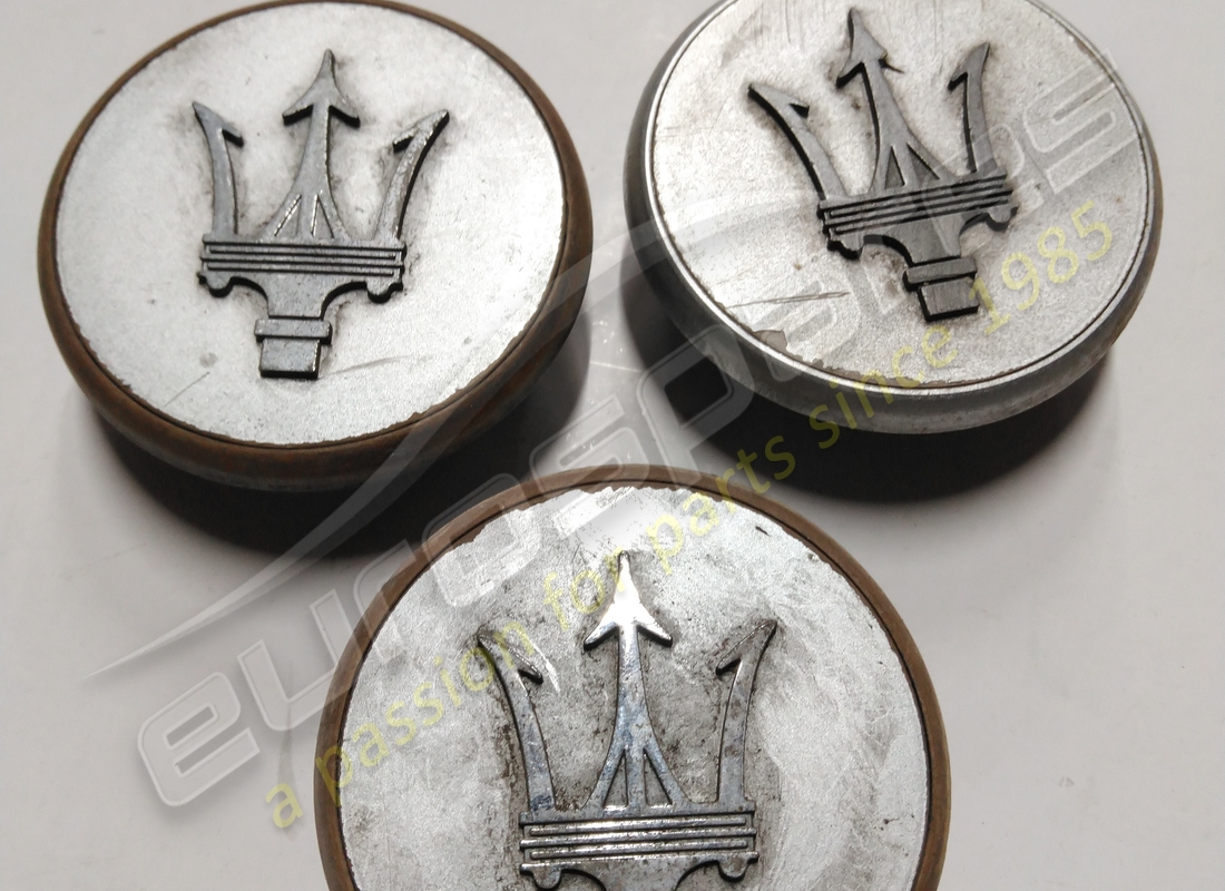 gebrauchtes maserati radabzeichen. teilenummer 387201362 (1)