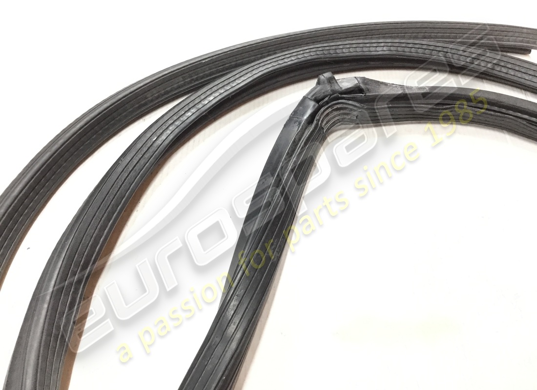 gebrauchte ferrari hintere dach-/türgummi-gts. teilenummer 64338900 (5)