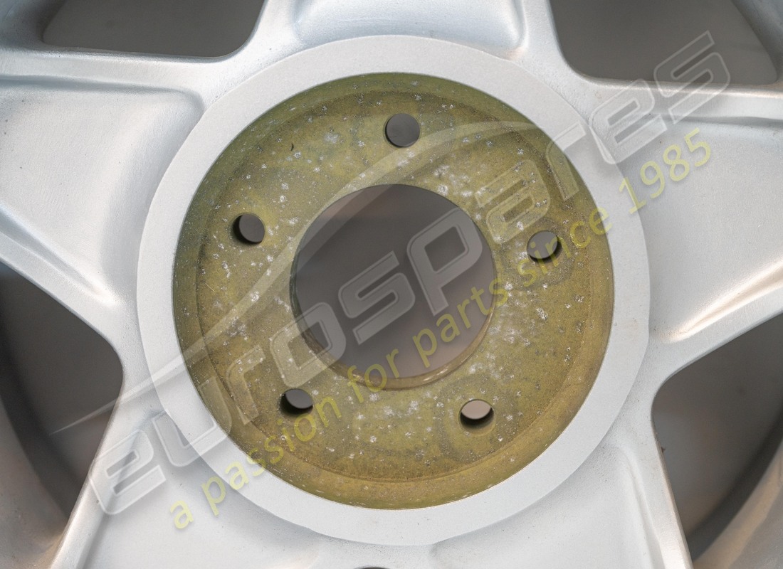 NEUES (SONSTIGES) FERRARI HINTERRAD (9X15). TEILENUMMER 109193 (3) neues (sonstiges) ferrari hinterrad (9x15). teilenummer 109193 (3)