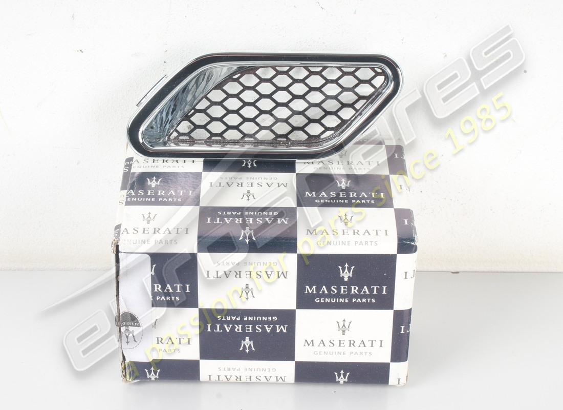 NEU MASERATI RH LUFTEINLASS. TEILENUMMER 84126300 (3) neu maserati rh lufteinlass. teilenummer 84126300 (3)