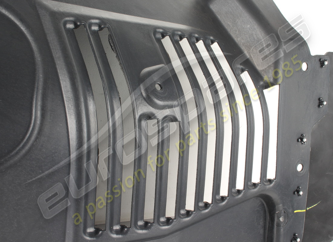 neu maserati radkastenschutz vorne rechts (l. teilenummer 670105934 (2)