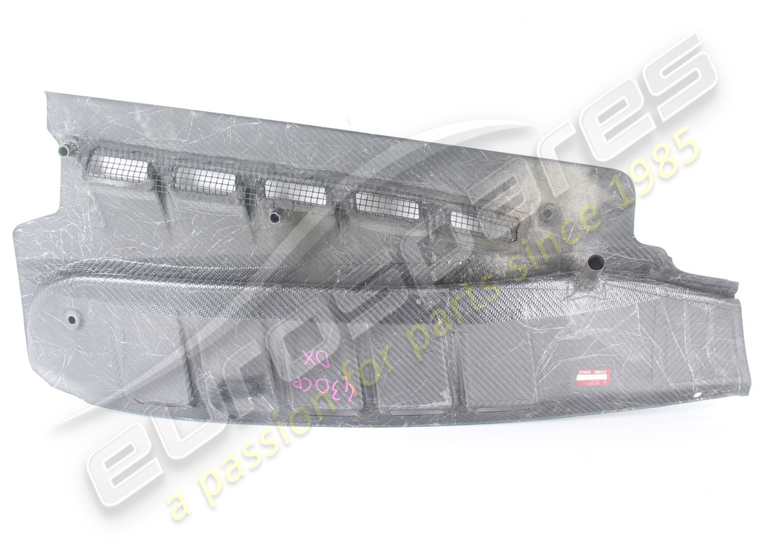 GEBRAUCHTE FERRARI RECHTE FRONTPLATTE - CARBON-WANNE. TEILENUMMER 68600800 (5) gebrauchte ferrari rechte frontplatte - carbon-wanne. teilenummer 68600800 (5)