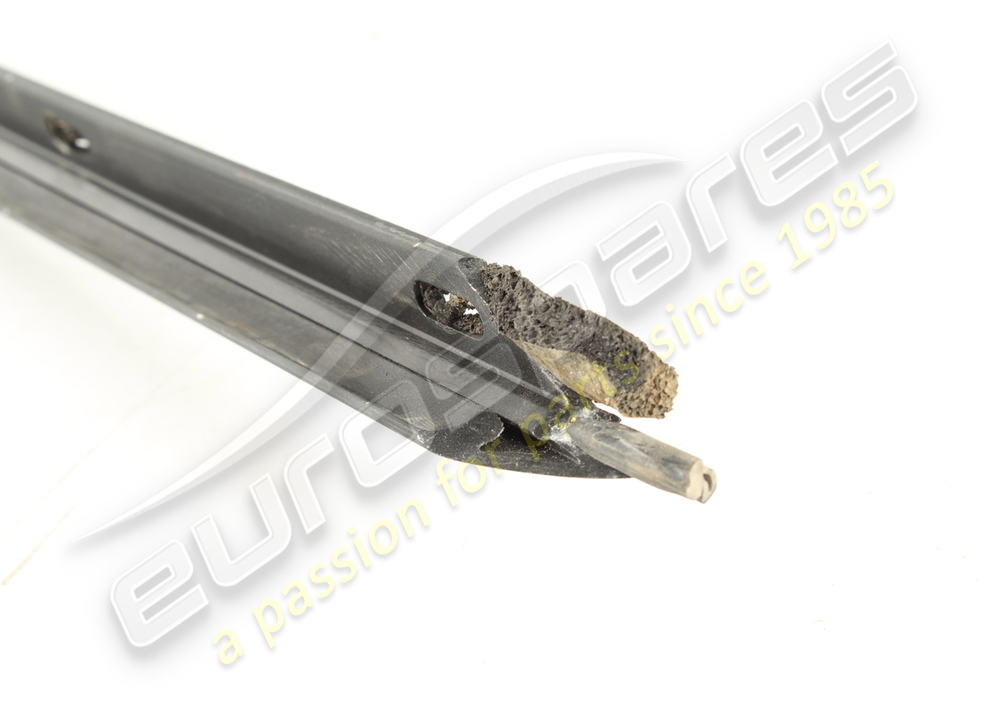 GEBRAUCHTE FERRARI LINKE DACHRINNENLEISTE. TEILENUMMER 84294600 (3) gebrauchte ferrari linke dachrinnenleiste. teilenummer 84294600 (3)