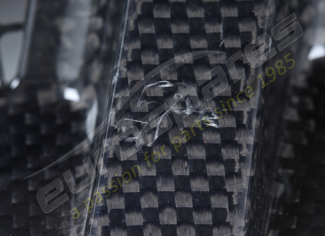 GEBRAUCHTE FERRARI RECHTE FRONTPLATTE - CARBON-WANNE. TEILENUMMER 68600800 (10) gebrauchte ferrari rechte frontplatte - carbon-wanne. teilenummer 68600800 (10)