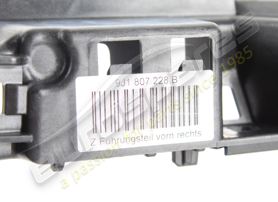 NEUER PORSCHE HALTER FÜR STOSSFÄNGERABDECKUNG. TEILENUMMER 9J1807228B (3) neuer porsche halter für stossfängerabdeckung. teilenummer 9j1807228b (3)