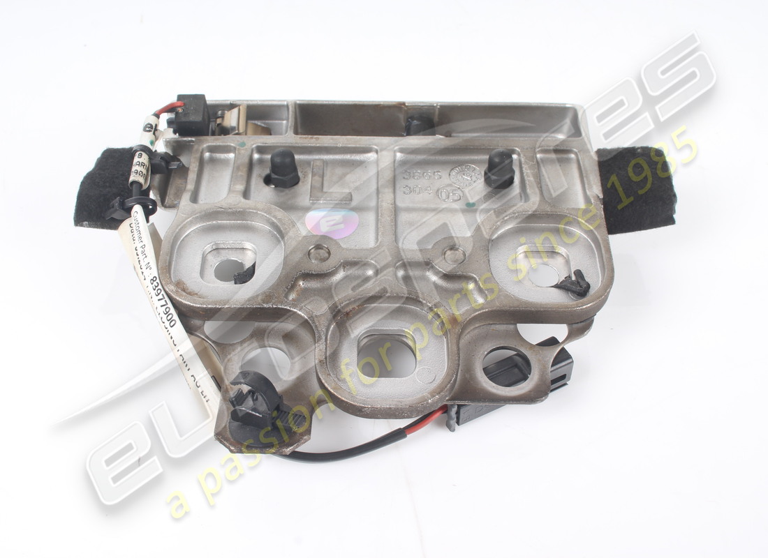 GEBRAUCHT FERRARI SCHLIESSSTÜCK LINKS KOMPLETT. TEILENUMMER 83977900 (3) gebraucht ferrari schliessstück links komplett. teilenummer 83977900 (3)