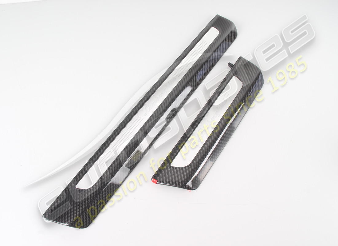 neues lamborghini kit kickplate urus cfk-hinterlicht. teilenummer 4ml069641b (1)