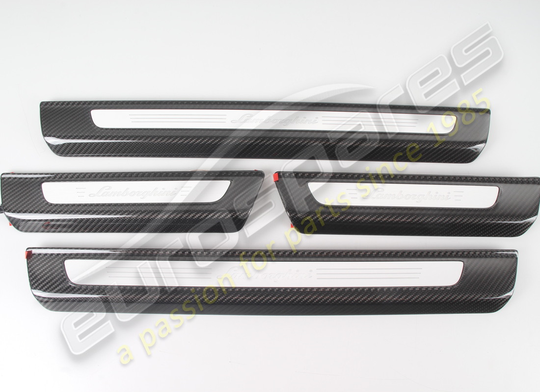 neues lamborghini kit kickplate urus cfk-hinterlicht. teilenummer 4ml069641b (2)