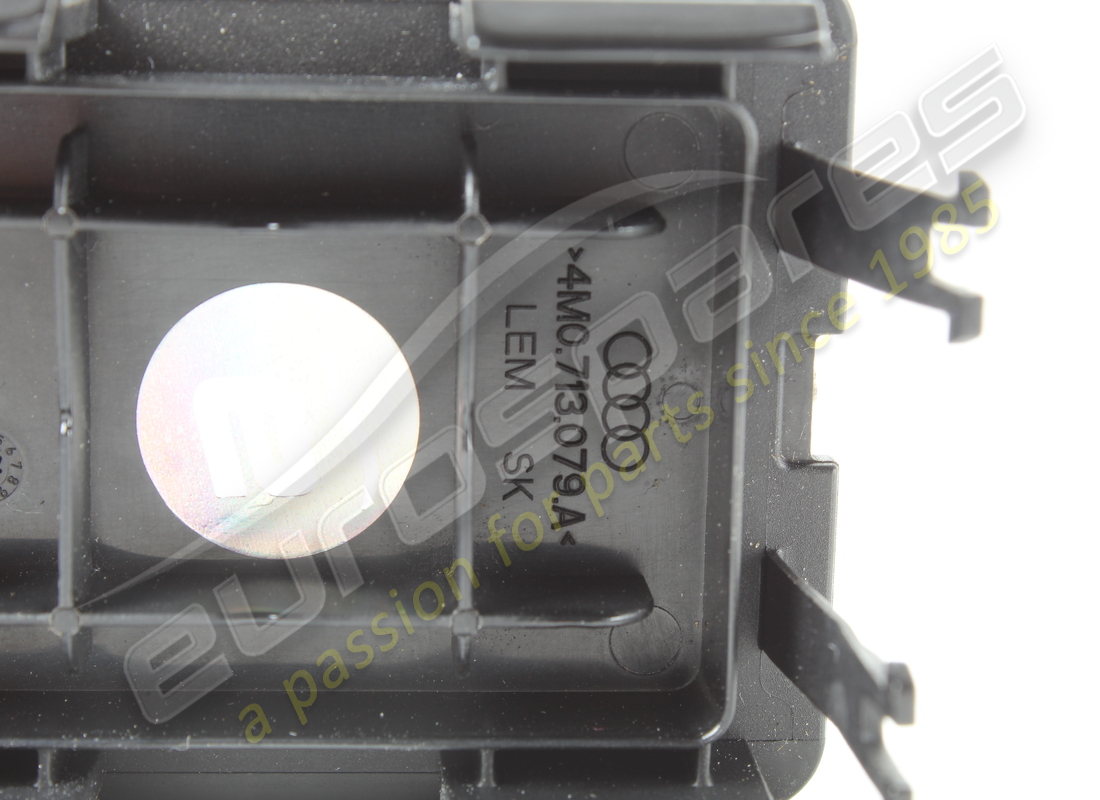 gebraucht lamborghini abdeckung notentriegelung. teilenummer 4m0713079a (3)