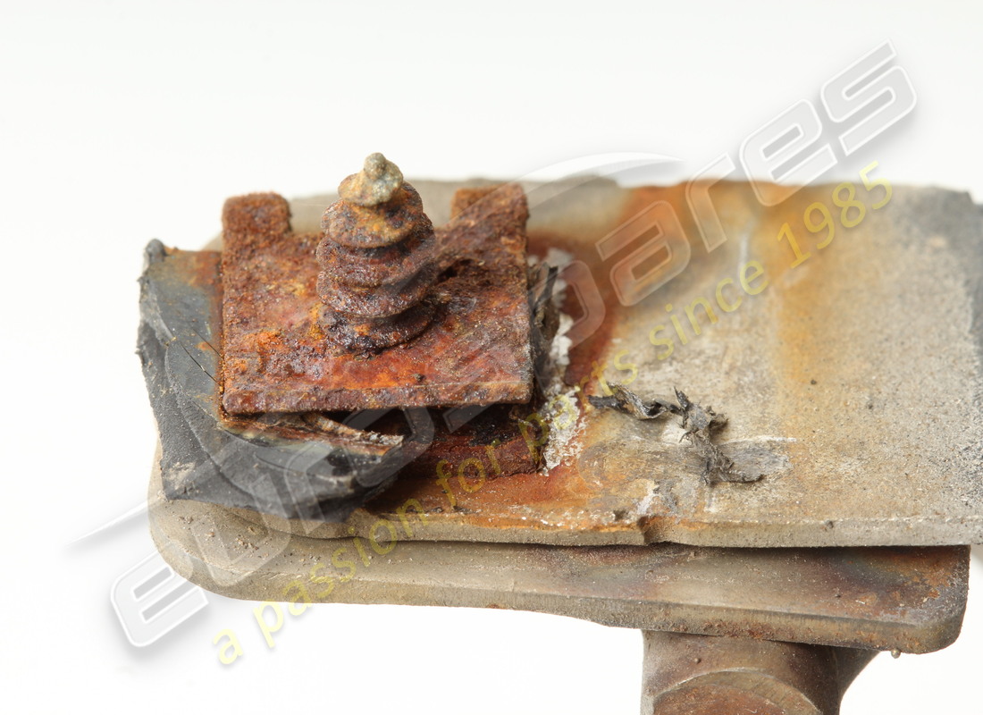 gebrauchte maserati linke auspuffabdeckung. teilenummer 670104469 (5)