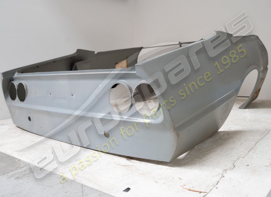 new ferrari rear end complete. part number 2572000216 (4)