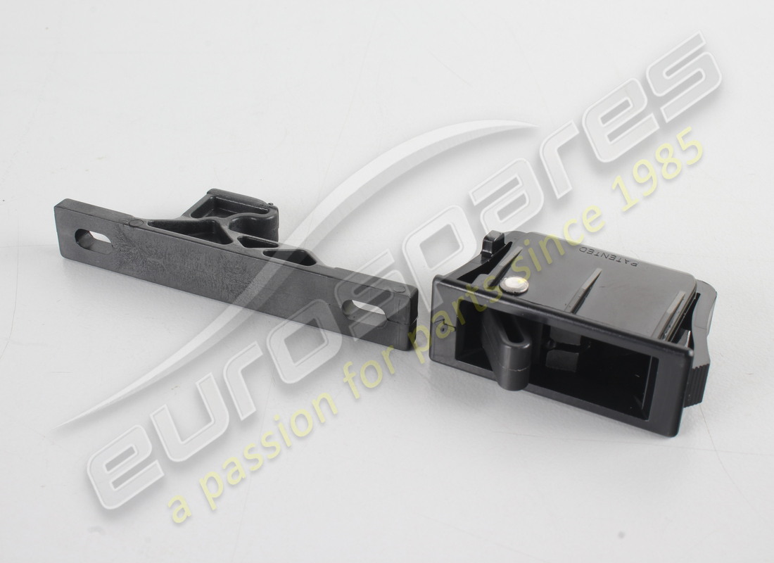 neuer ferrari deckelverschluss. teilenummer 67004800 (1)