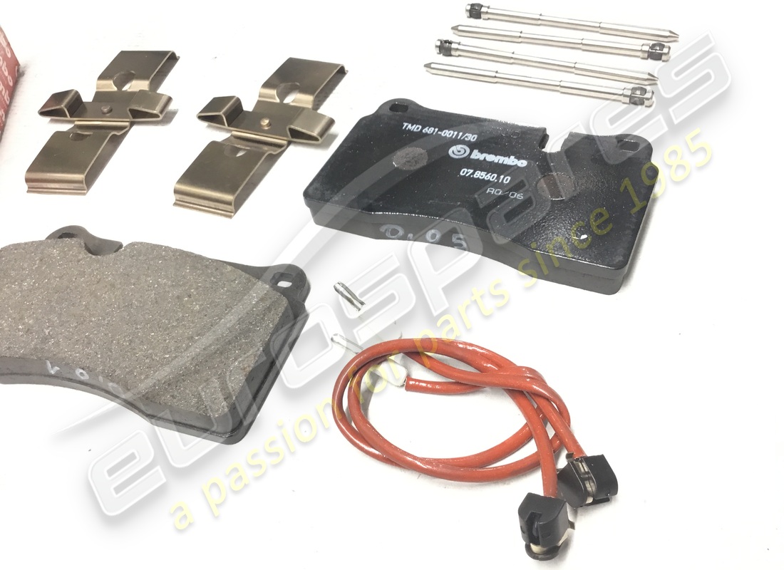 neues ferrari-kit mit hinteren pads. teilenummer 70000966 (3)