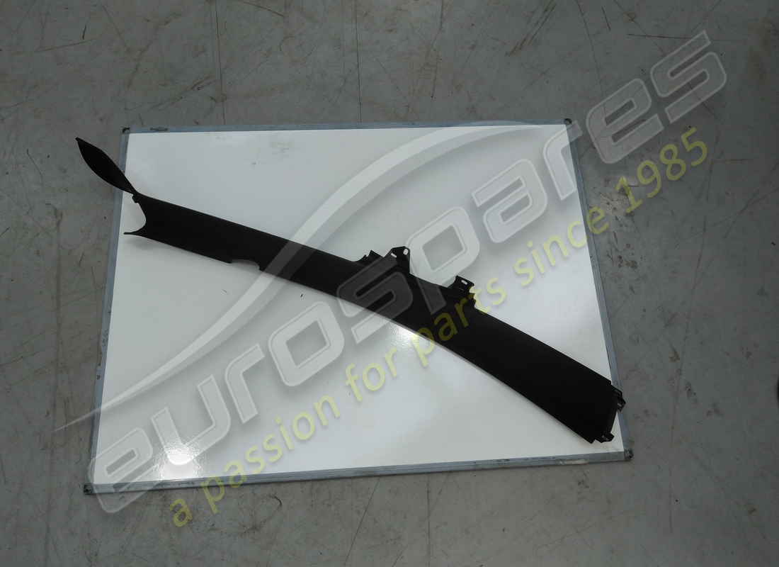 gebrauchte lamborghini verkleidung, säule. teilenummer 4t0867234njr7 (1)