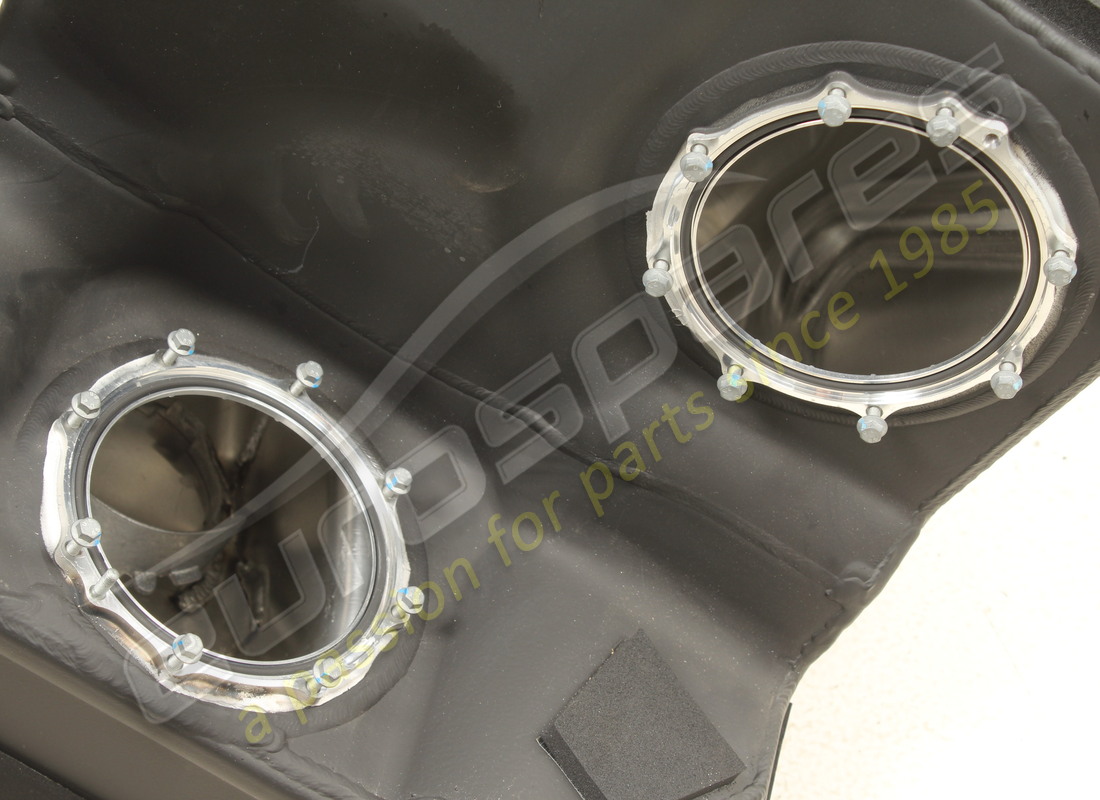 GEBRAUCHTER Ferrari LINKER KRAFTSTOFFTANK MIT DECKELN UND LACK UND VIBRATIONSDÄMPFER. TEILENUMMER 326607 (1)