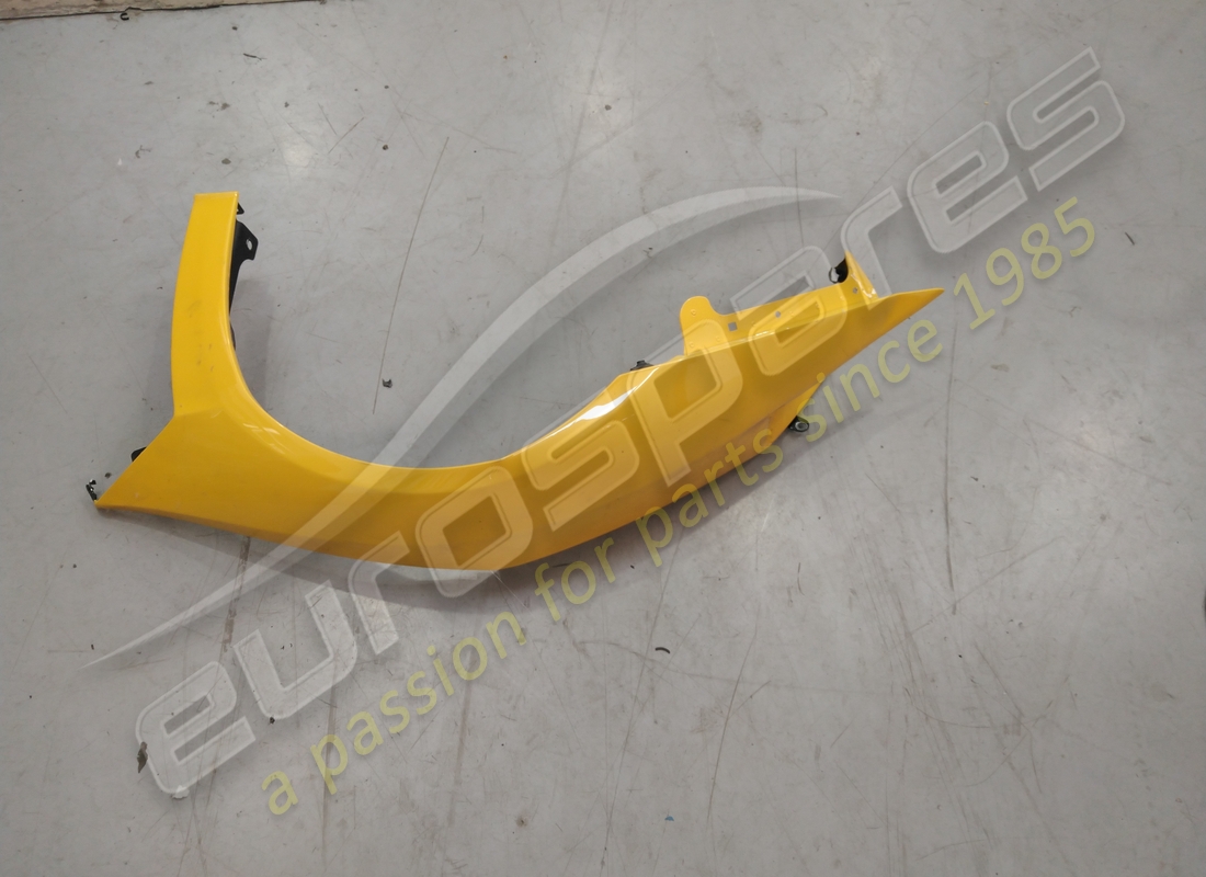Beschädigter Lamborghini Kotflügel. TEILENUMMER 470821021B (1)