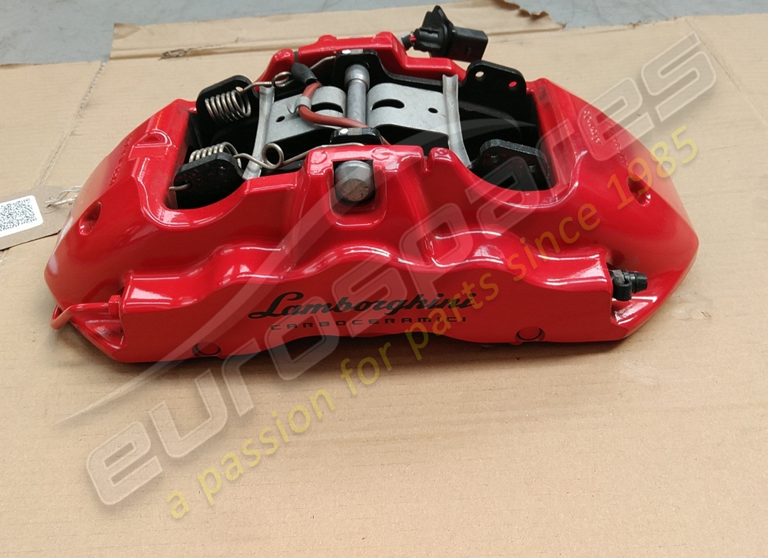 gebrauchter lamborghini vorderer bremssattel in rot. teilenummer 4t0615106df (1)