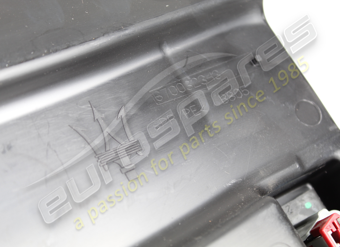 NEUER MASERATI SCHEIBE . TEILENUMMER 670032343 (6) neuer maserati scheibe . teilenummer 670032343 (6)