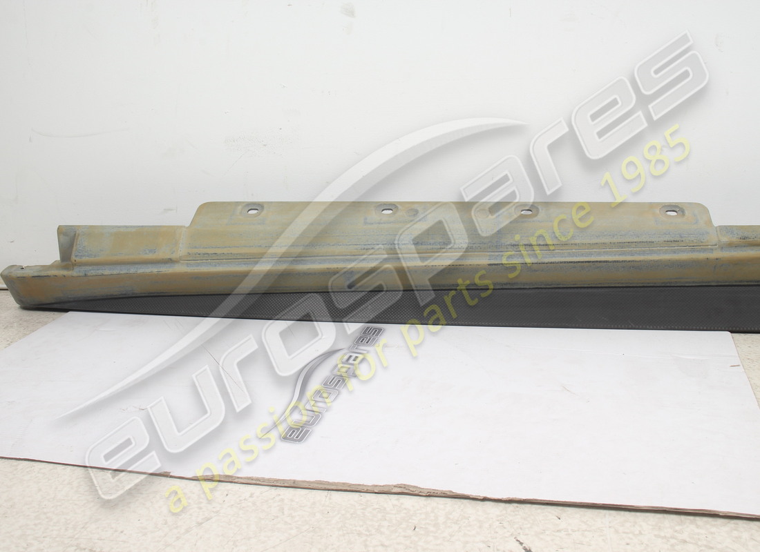 neue (sonstige) ferrari untertürverkleidung links. teilenummer 83261500 (2)