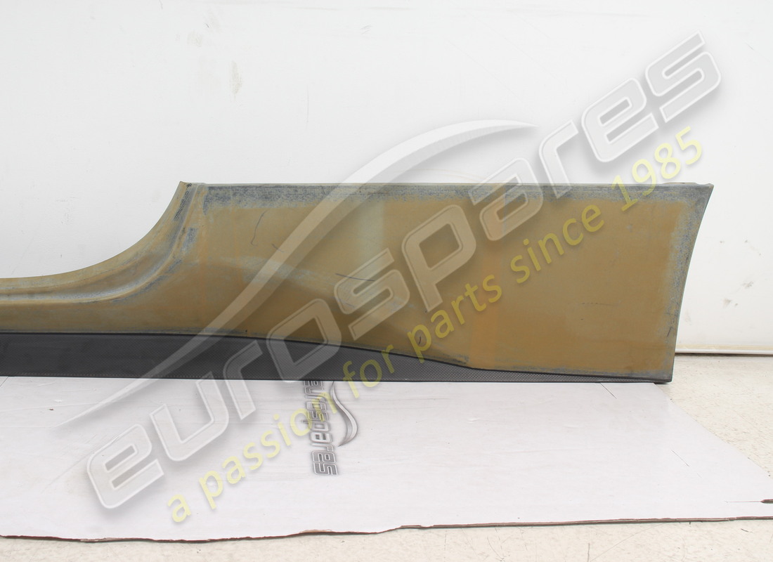 neue (sonstige) ferrari untertürverkleidung links. teilenummer 83261500 (3)