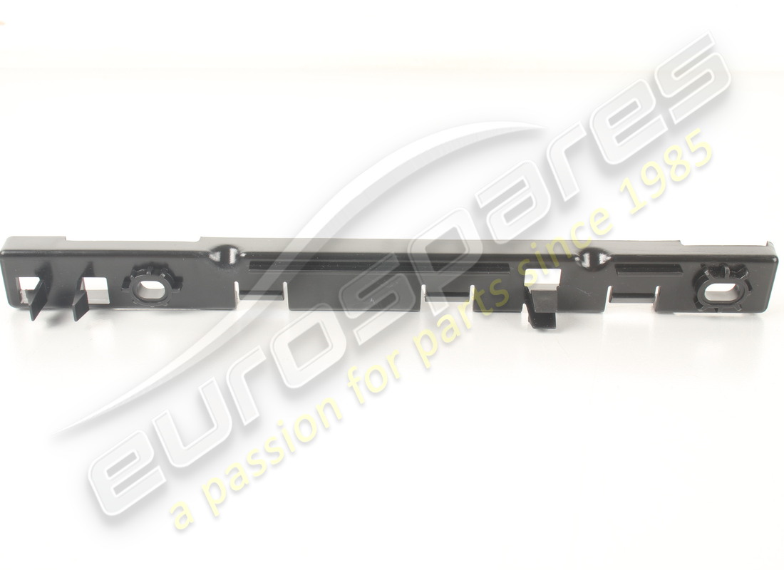 neue maserati rechte seitenschwellerhalterung. teilenummer 670006111 (2)