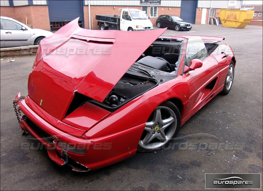 ferrari 355 (5.2 motronic) wird für den abbau bei eurospares vorbereitet