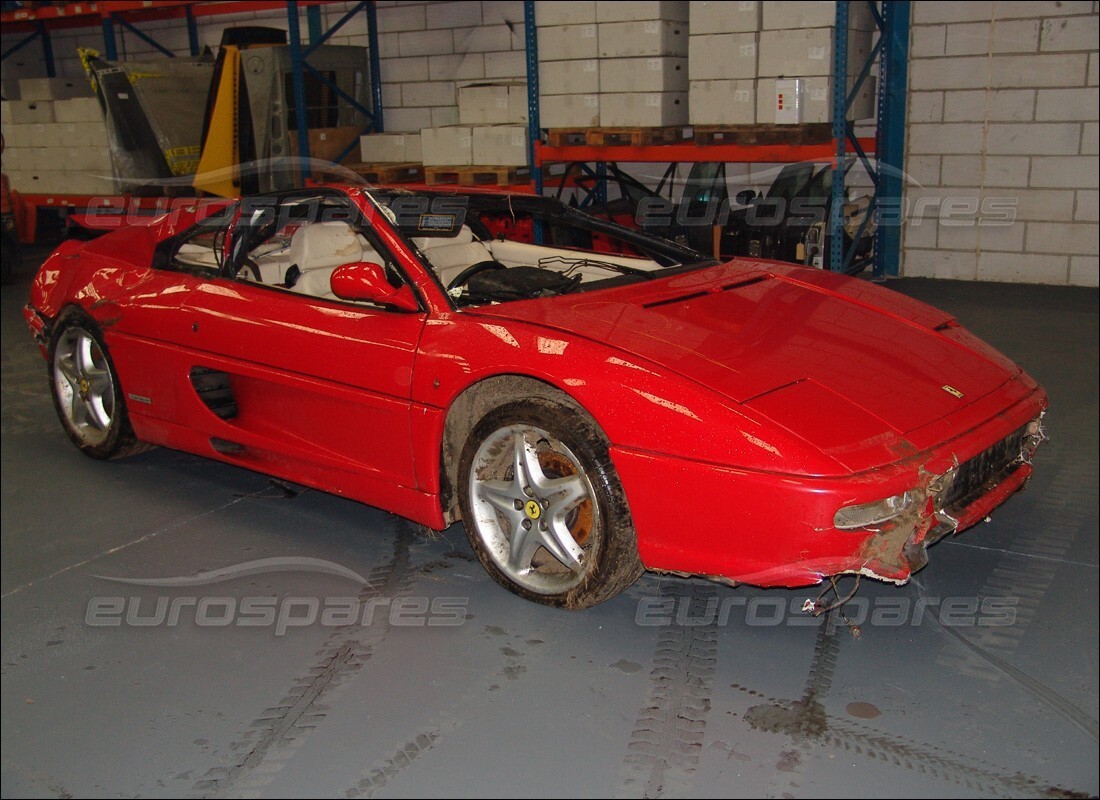 ferrari 355 (5.2 motronic) wird für den abbau bei eurospares vorbereitet