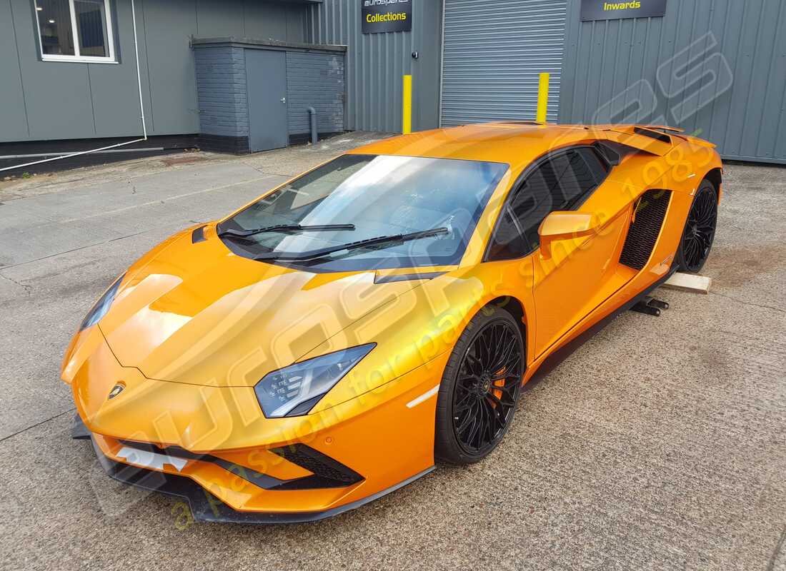 lamborghini lp740-4 s coupe (2018) wird für den abbau bei eurospares vorbereitet