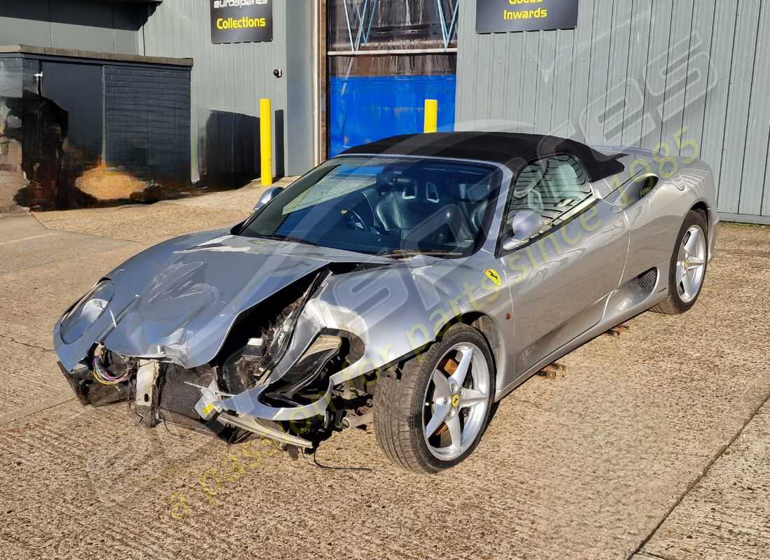 ferrari 360 spider wird für den abbau bei eurospares vorbereitet