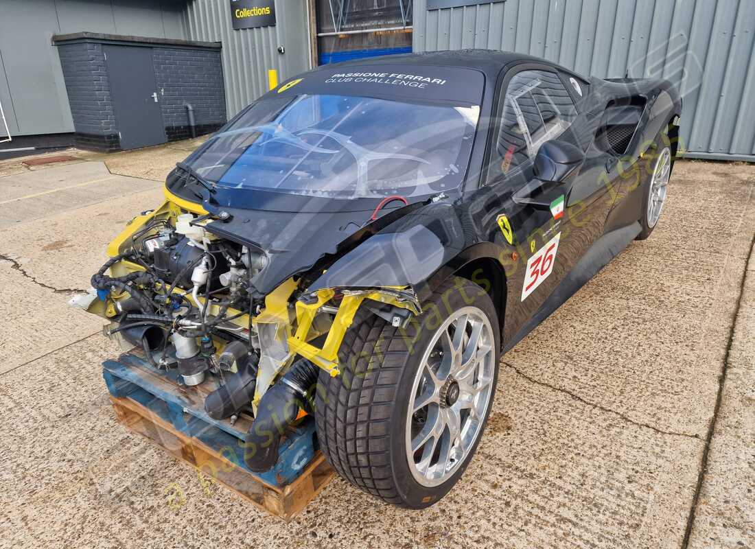 ferrari 488 challenge wird für den abbau bei eurospares vorbereitet