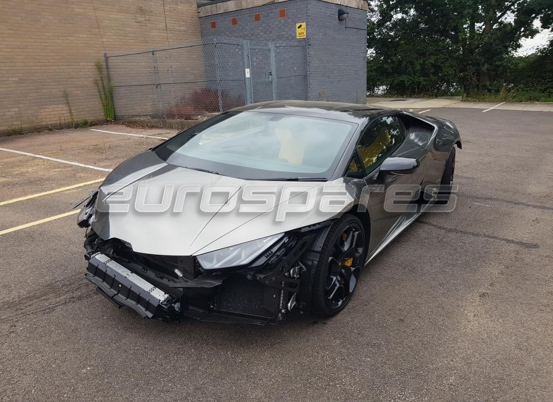 lamborghini lp610-4 coupe (2016) wird für den abbau bei eurospares vorbereitet