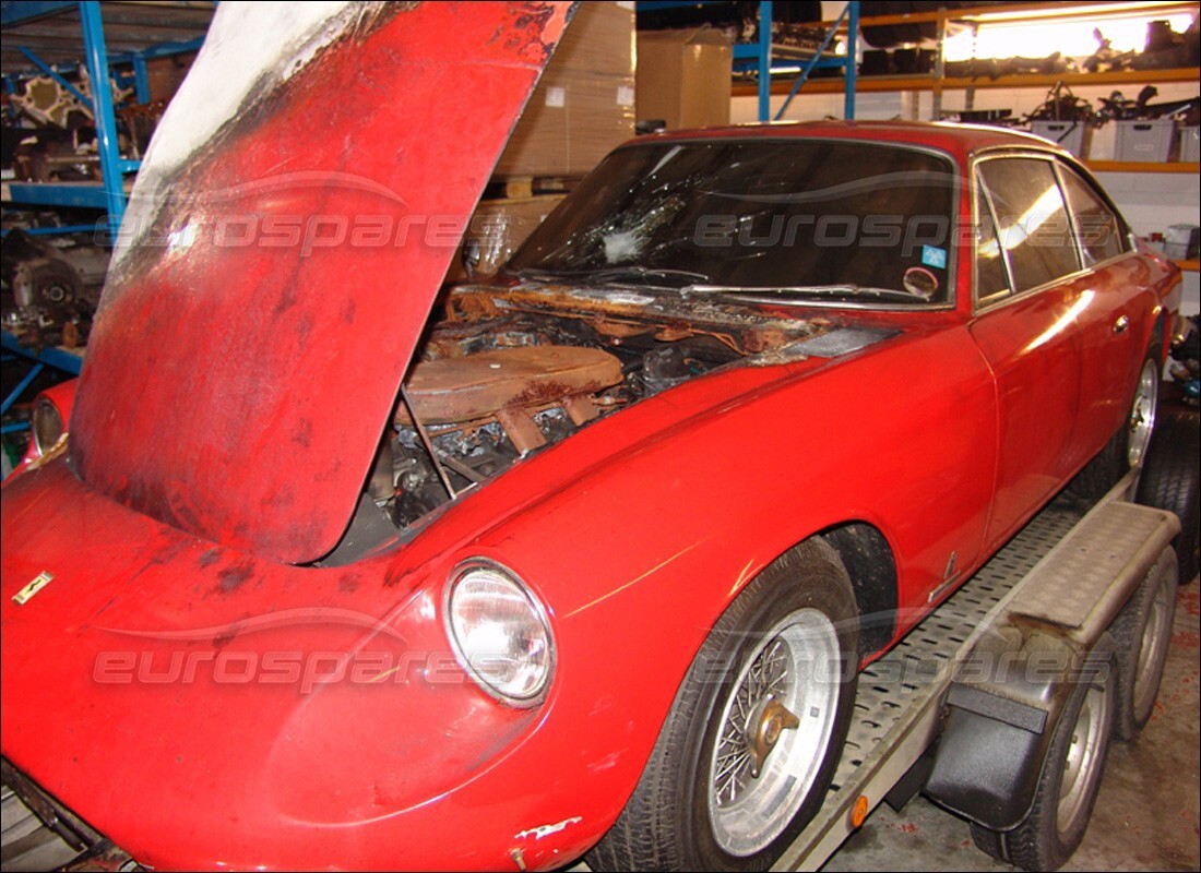 ferrari 365 gt 2+2 (mechanical) wird für den abbau bei eurospares vorbereitet