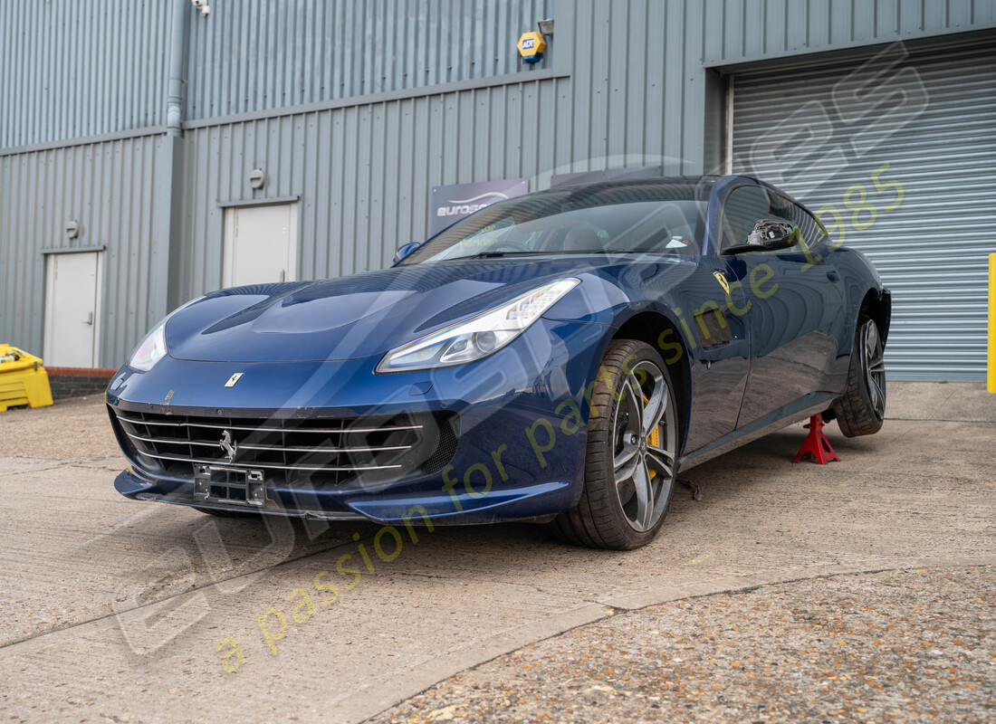 ferrari gtc4 lusso (rhd) mit tbc, wird für die demontage vorbereitet #1