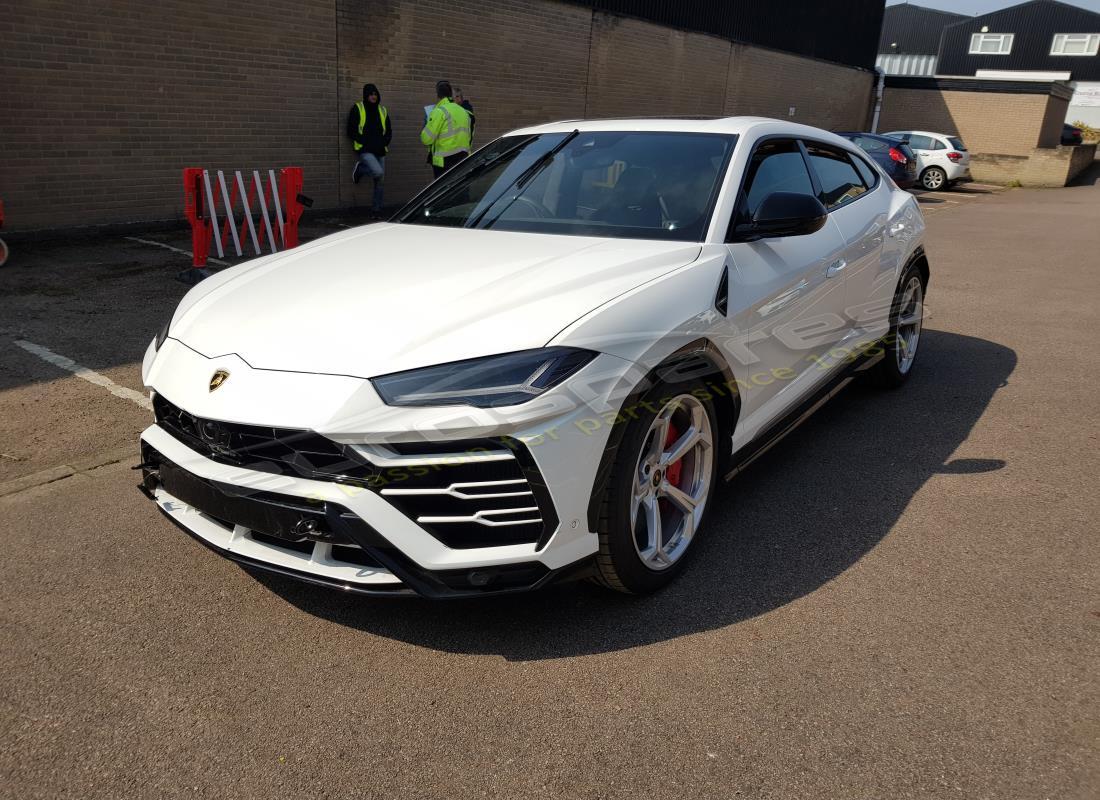 lamborghini urus (2019) wird für den abbau bei eurospares vorbereitet