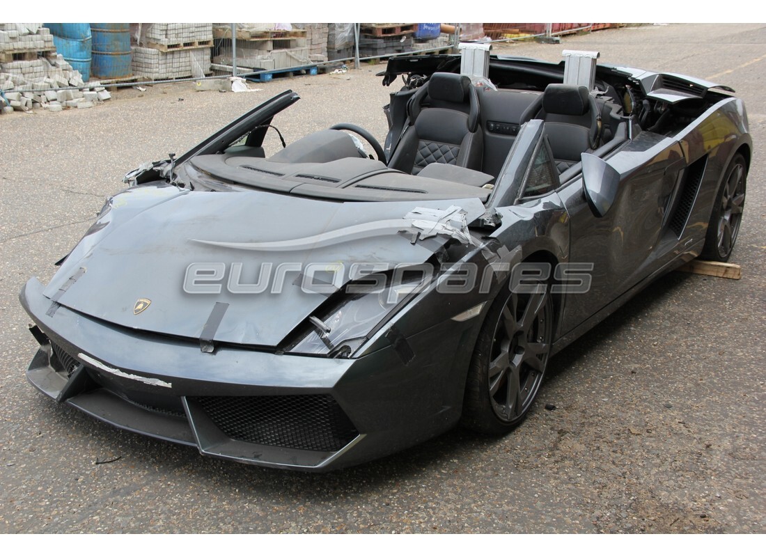 lamborghini lp560-4 spider (2010) wird für den abbau bei eurospares vorbereitet