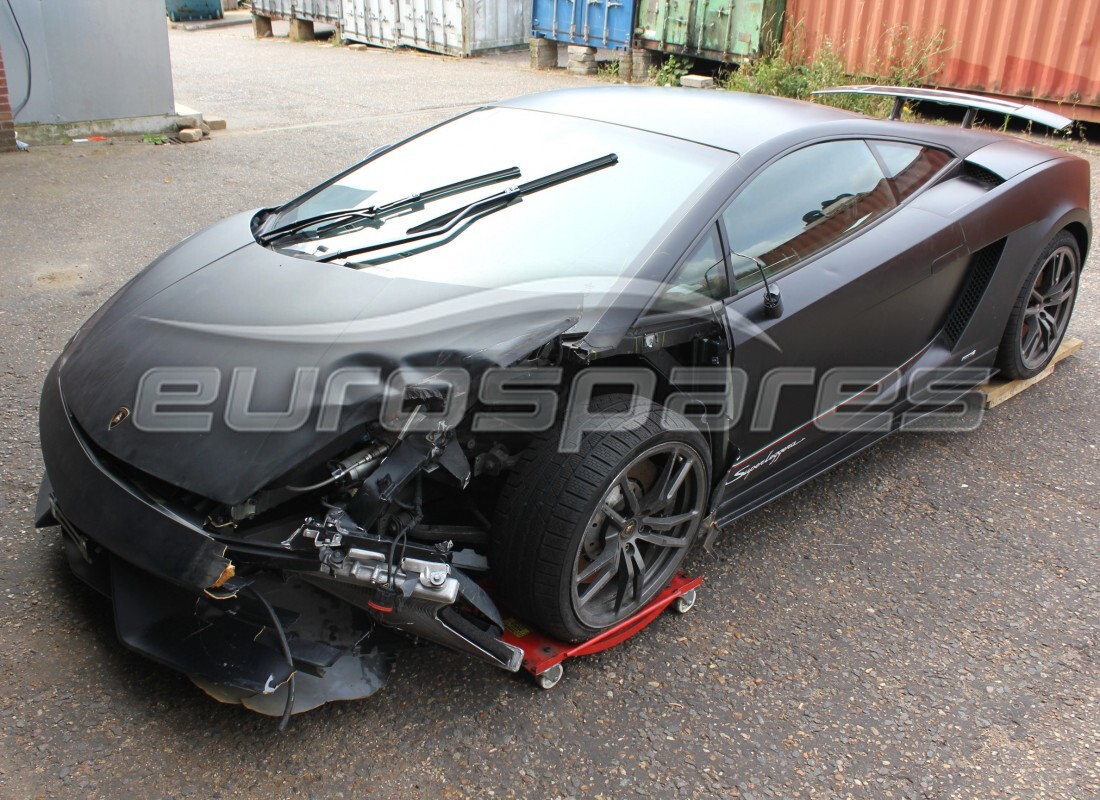 lamborghini lp570-4 sl (2012) wird für den abbau bei eurospares vorbereitet