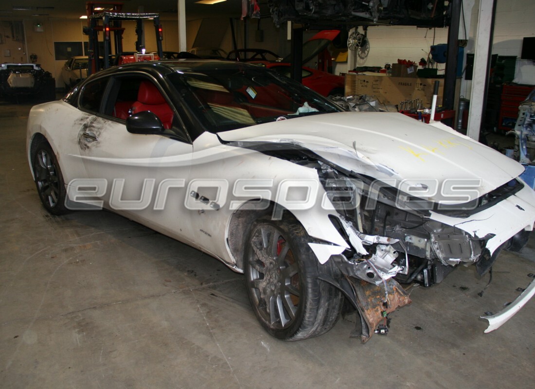 maserati granturismo (2008) wird für den abbau bei eurospares vorbereitet