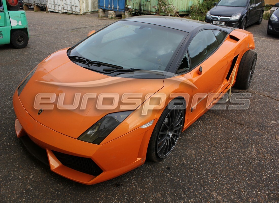 lamborghini lp560-4 coupe (2011) wird für den abbau bei eurospares vorbereitet