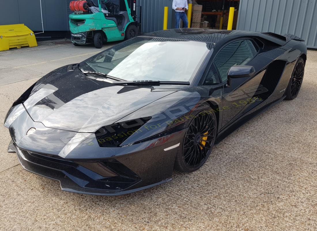 lamborghini lp740-4 s coupe (2018) wird für den abbau bei eurospares vorbereitet