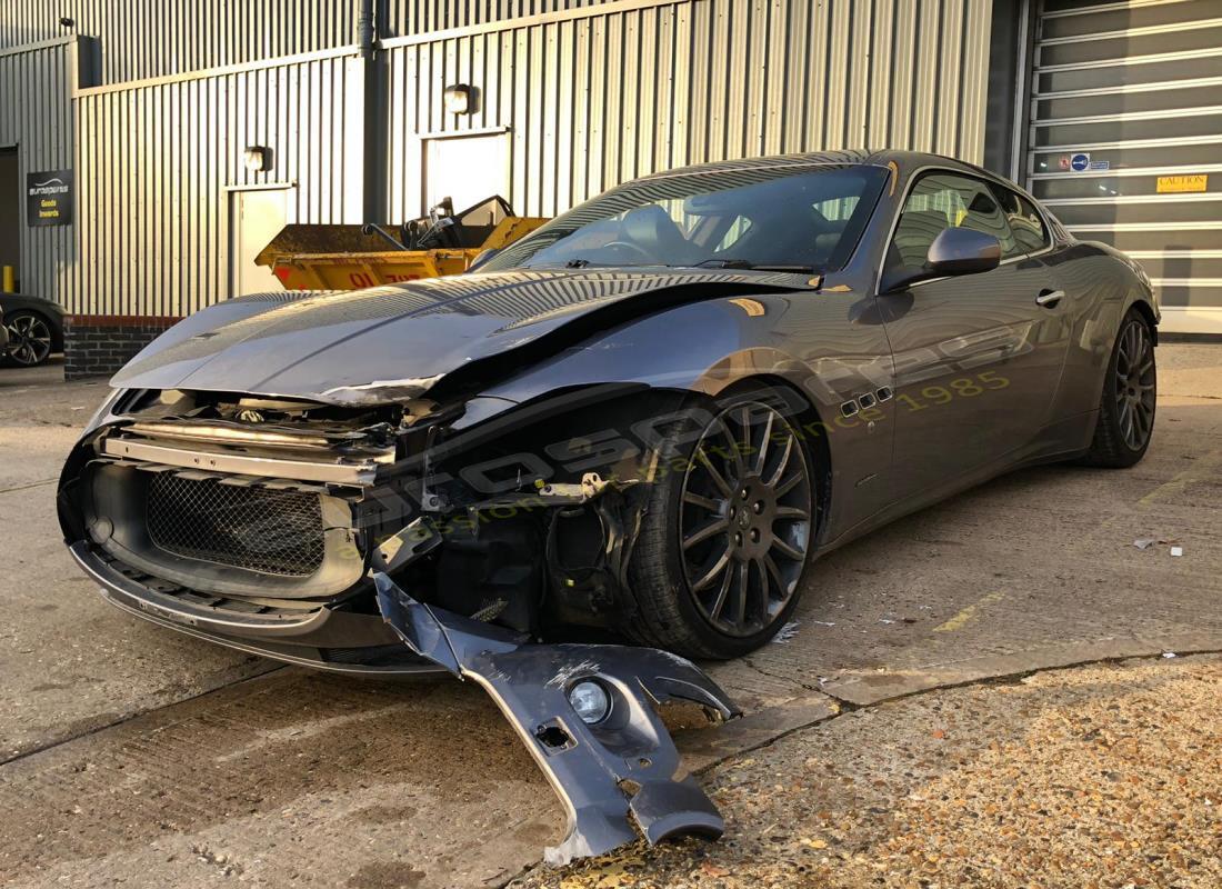 maserati granturismo (2011) wird für den abbau bei eurospares vorbereitet