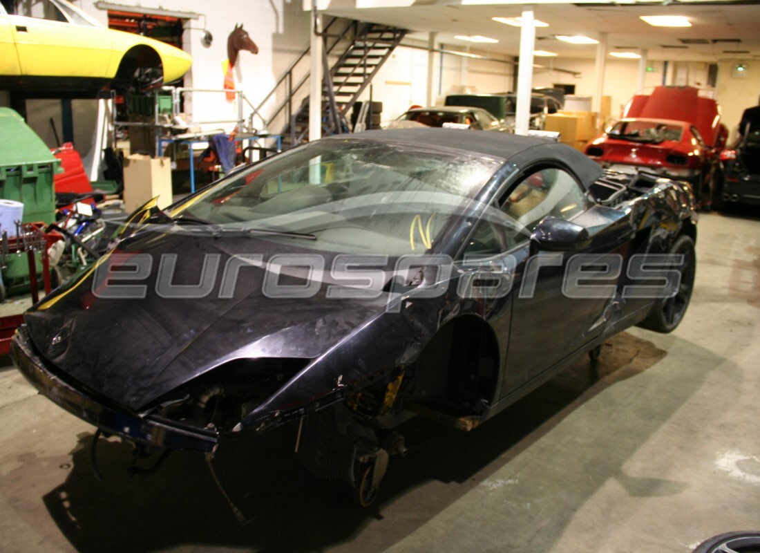 lamborghini lp560-4 spider (2010) wird für den abbau bei eurospares vorbereitet