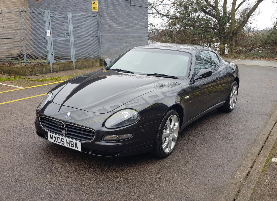 maserati 4200 coupe (2005) wird für den abbau bei eurospares vorbereitet