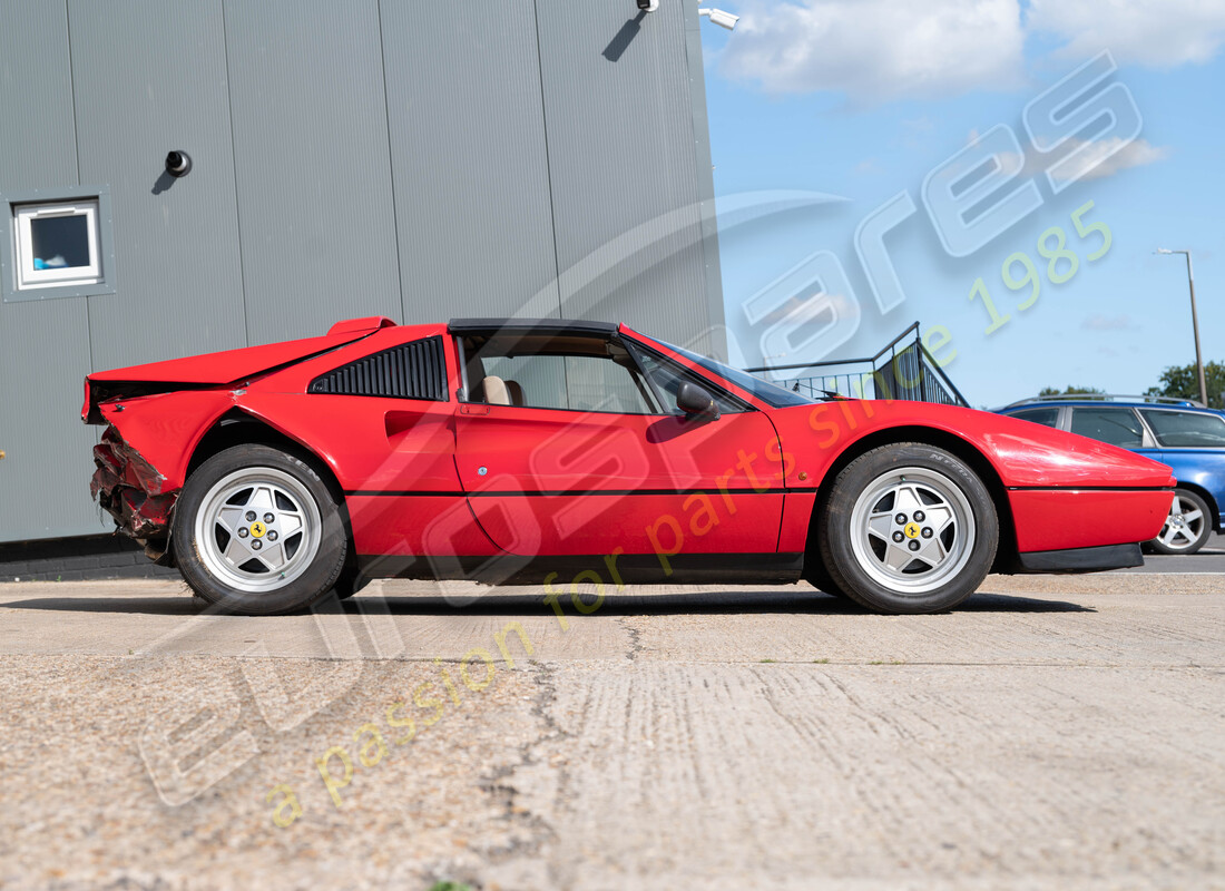ferrari 328 (1988) wird für die demontage vorbereitet #6